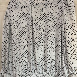 Philosophy 3/4 sleeve dress shirt with elastic waistband.